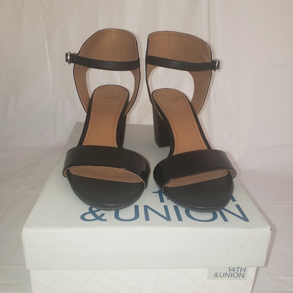 14th & Union Trista Open Toe Sandal